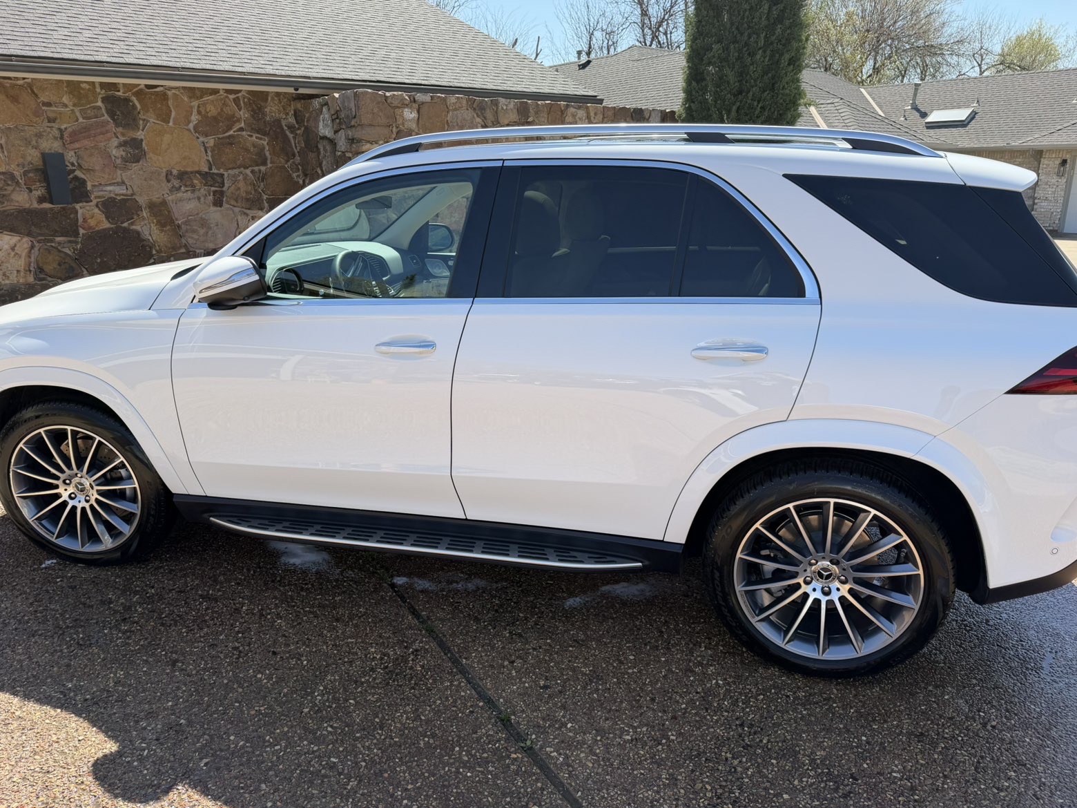 White Mercedes-Benz GLE 350 side profile freshly washed