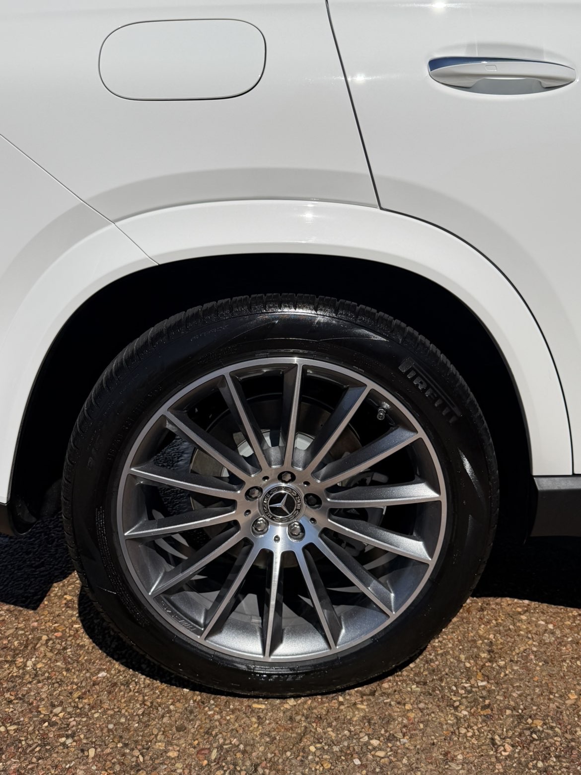 Mercedes-Benz GLE 350 wheel and tire detail